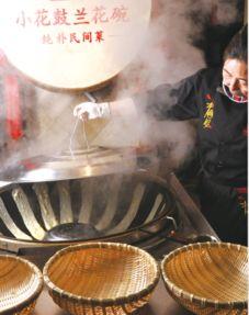 锅边馍馍的做法视频,传统面食制作教程