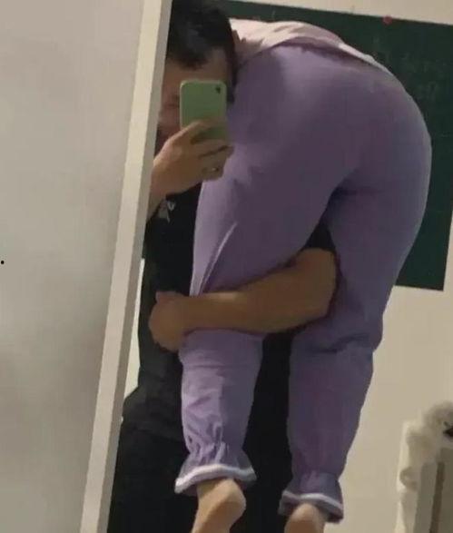 胸大妹子撑开胸罩视频,展现独特魅力