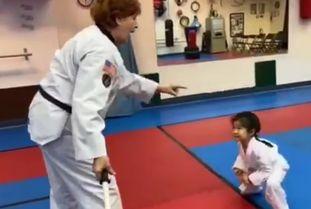 练跆拳道的视频,跟随视频学招式